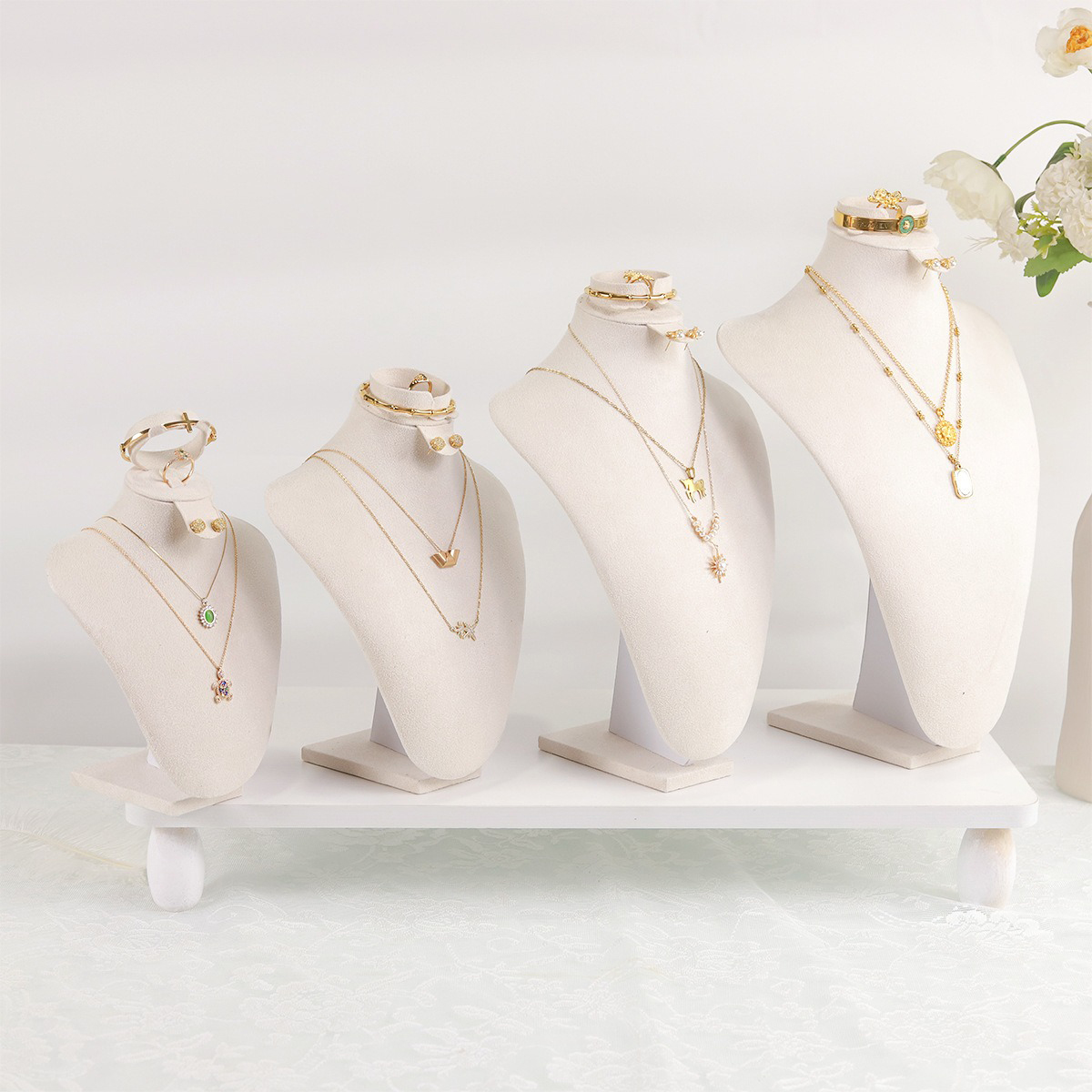 Body Jewelry Display Ideas - Бархатные бюсты для демонстрации ювелирных изделий
